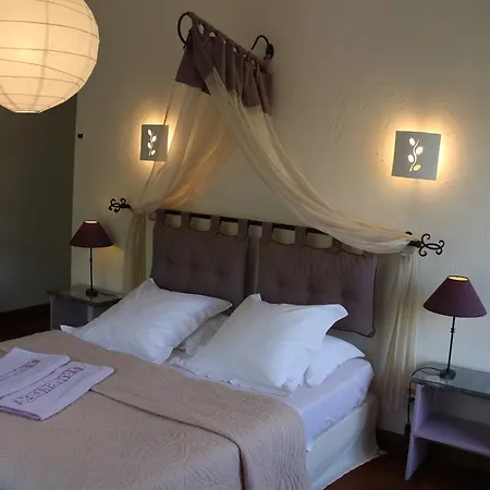 La Raimbaudiere Bed & Breakfast