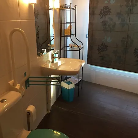 La Raimbaudiere Bed & Breakfast 3*
