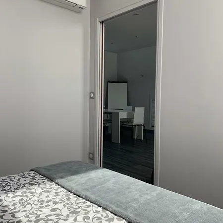 Nocleg ze śniadaniem La Raimbaudiere 3*